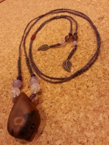 貴重な屋久杉を磨いてのペンダント作りにチャレンジ！